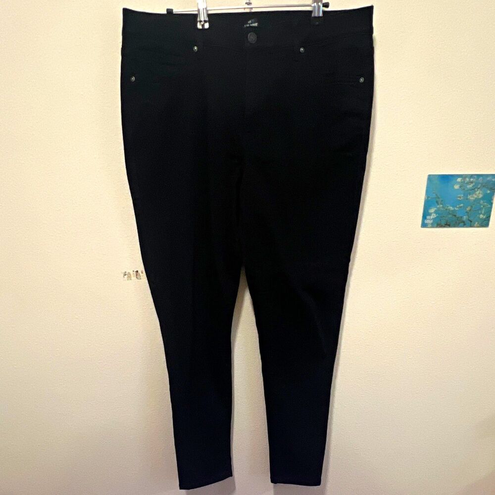 LuLaRoe Women’s Black Solid Pants Button Closure Flat Front Regular